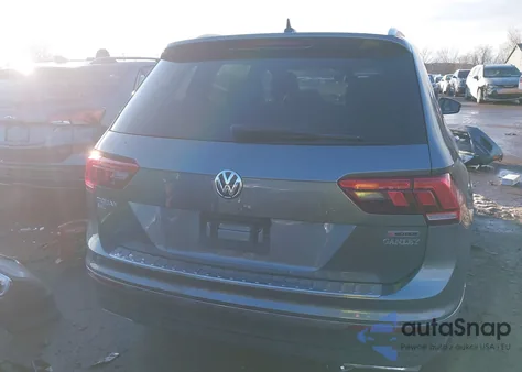 2020 Volkswagen Tiguan 2.0T Se/2.0T Se R-Line Black/2.0T Sel z USA, uszkodzony, nr VIN 3VV2B7AXXLM133813